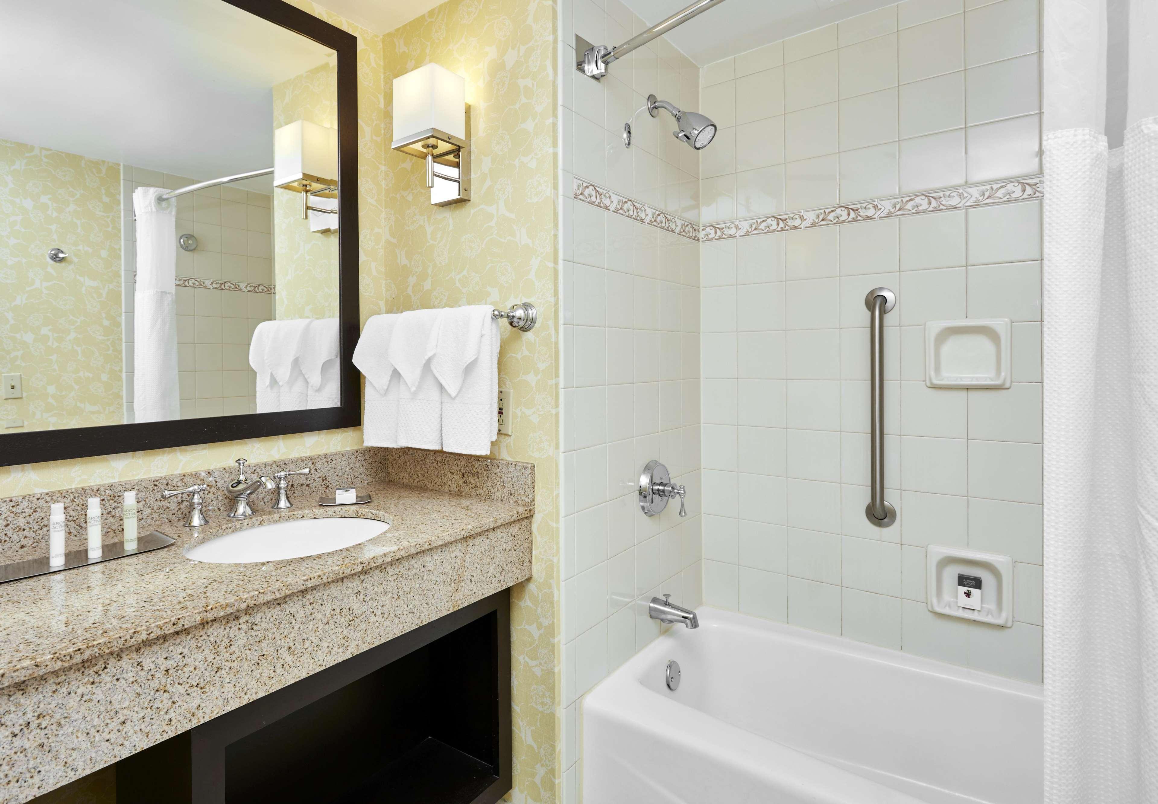 Hotel Doubletree By Hilton Charlotte Uptown Zewnętrze zdjęcie